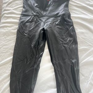 Spanx Faux leather leggings / never been worn XL